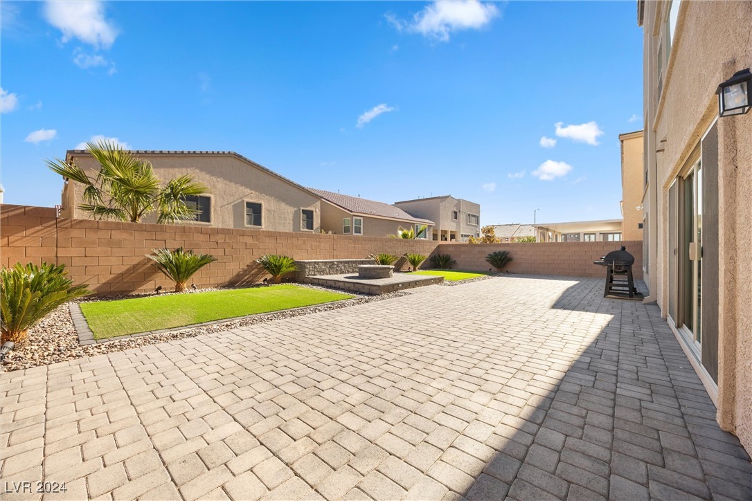 Las Vegas, Nevada 89141, United States, 5 Bedrooms Bedrooms, ,4 BathroomsBathrooms,Residential,Pending,27003