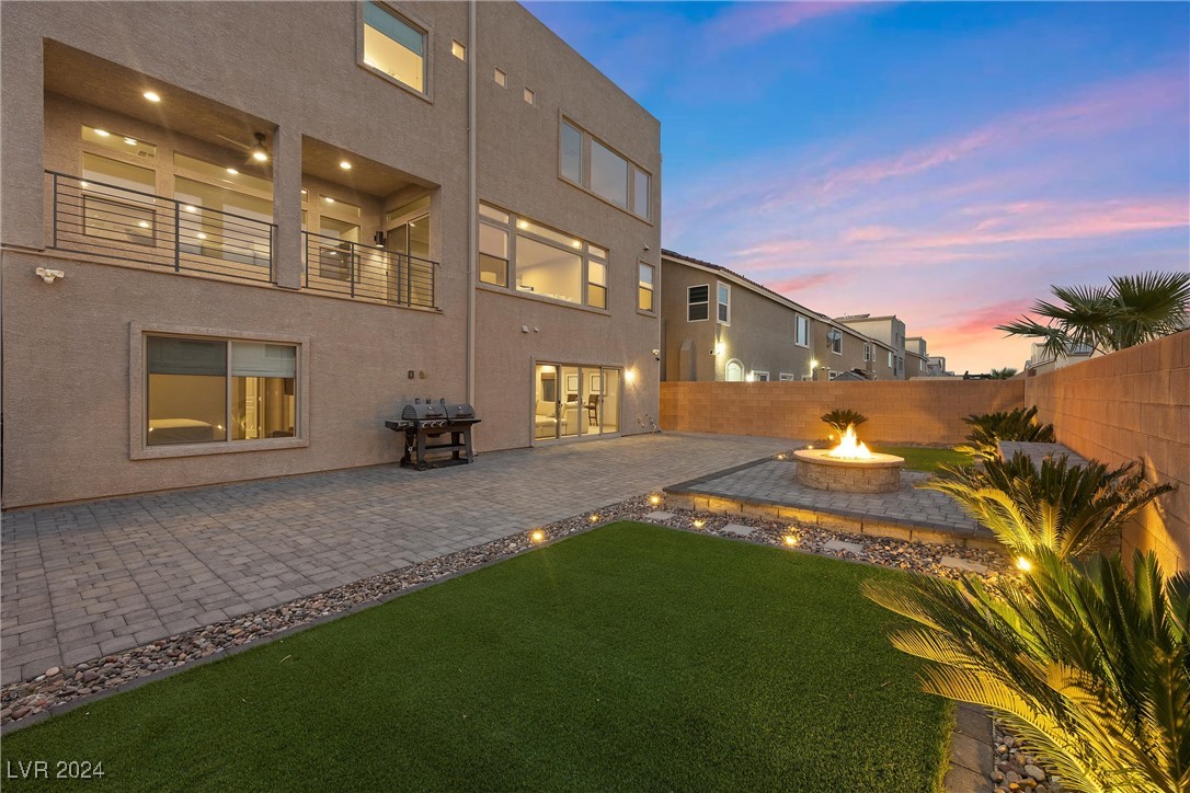 Las Vegas, Nevada 89141, United States, 5 Bedrooms Bedrooms, ,4 BathroomsBathrooms,Residential,Pending,27003