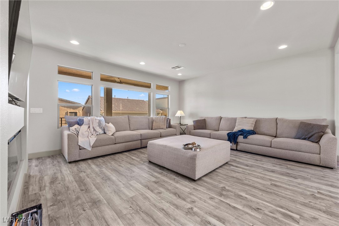 Las Vegas, Nevada 89141, United States, 5 Bedrooms Bedrooms, ,4 BathroomsBathrooms,Residential,Pending,27003