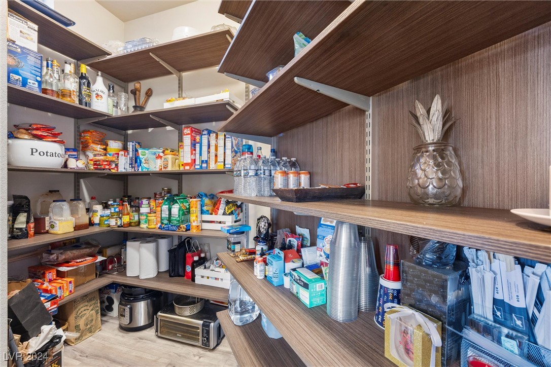 Las Vegas, Nevada 89141, United States, 5 Bedrooms Bedrooms, ,4 BathroomsBathrooms,Residential,Pending,27003