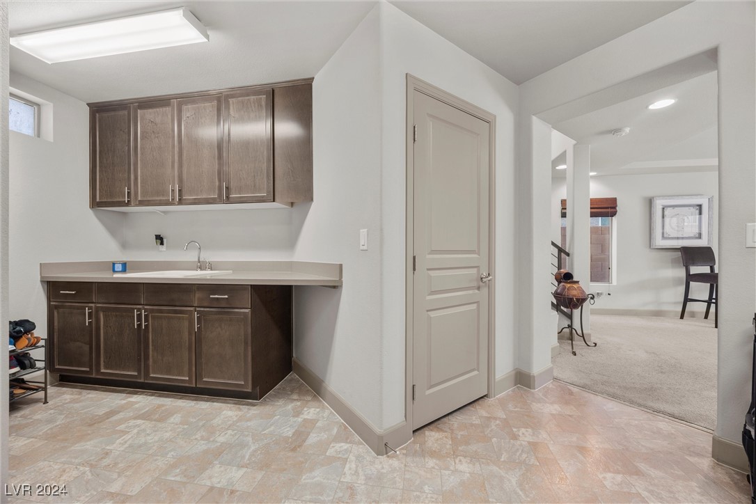 Las Vegas, Nevada 89141, United States, 5 Bedrooms Bedrooms, ,4 BathroomsBathrooms,Residential,Pending,27003