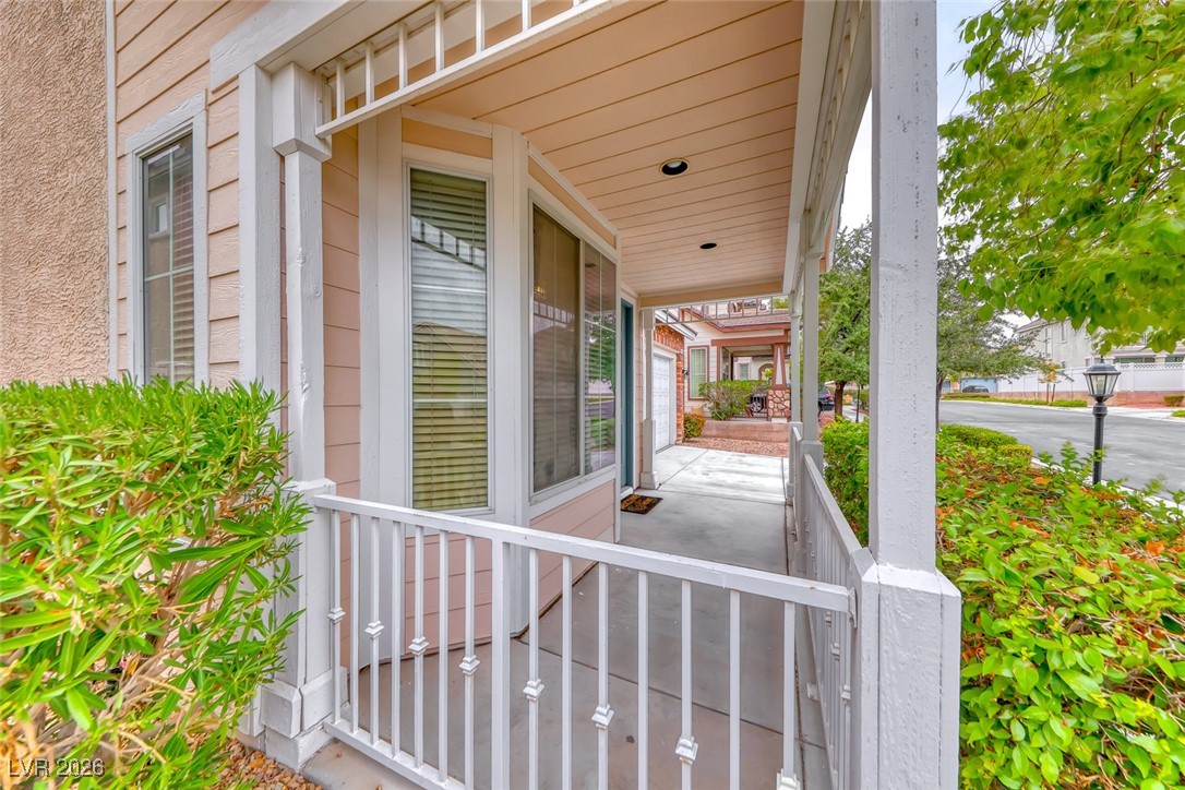 989 Sparkling Light Street