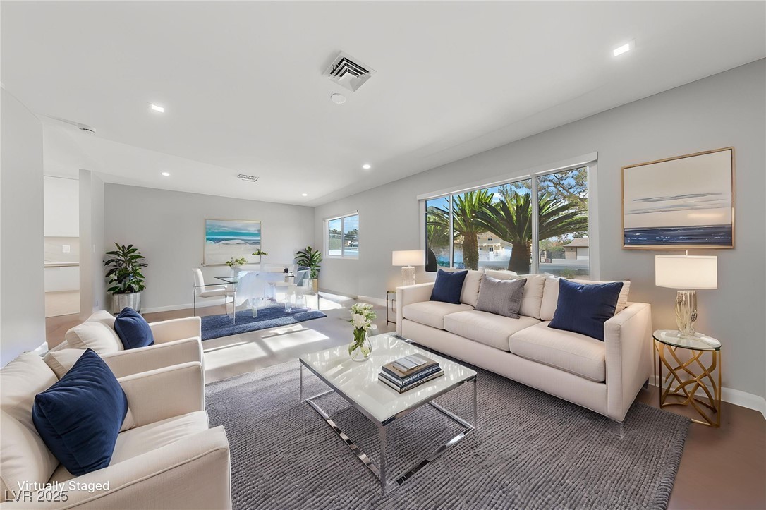 3075 Santa Margarita Street