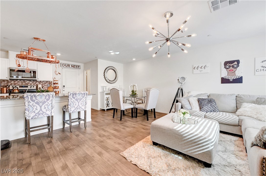 1125 Meadow Sparrow Place, Henderson, Nevada image 5