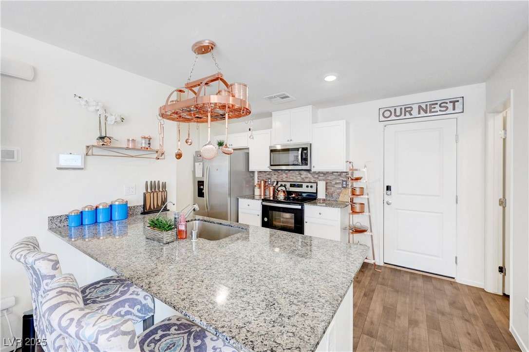1125 Meadow Sparrow Place, Henderson, Nevada image 11