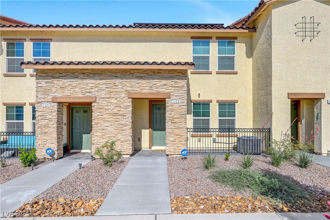 1125 Meadow Sparrow Place, Henderson, Nevada image 1