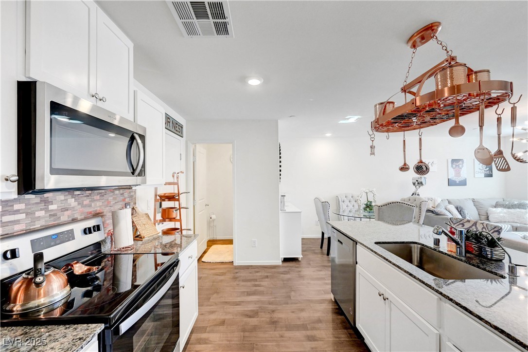 1125 Meadow Sparrow Place, Henderson, Nevada image 17