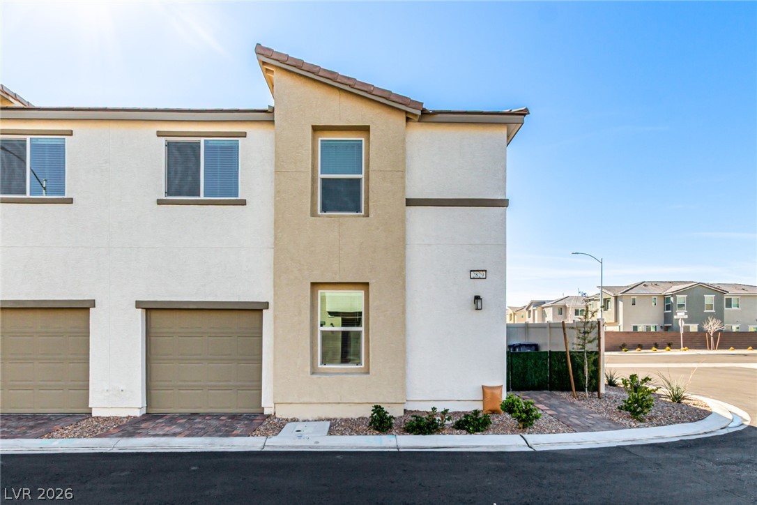 2829 Champagne Gold Avenue