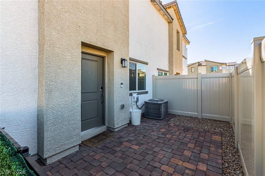 2829 Champagne Gold Avenue