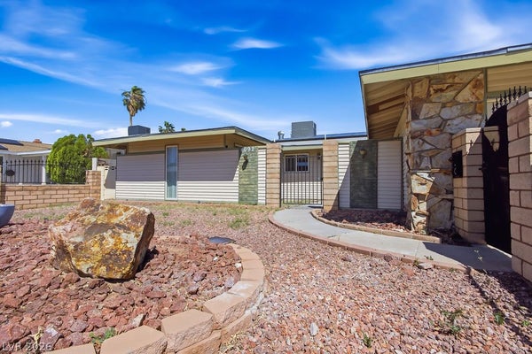 4092 E HARMON AVE, LAS VEGAS, NV 89121 - Image 8e64ea798dede30846ef7e661b4e2c08/1128956384