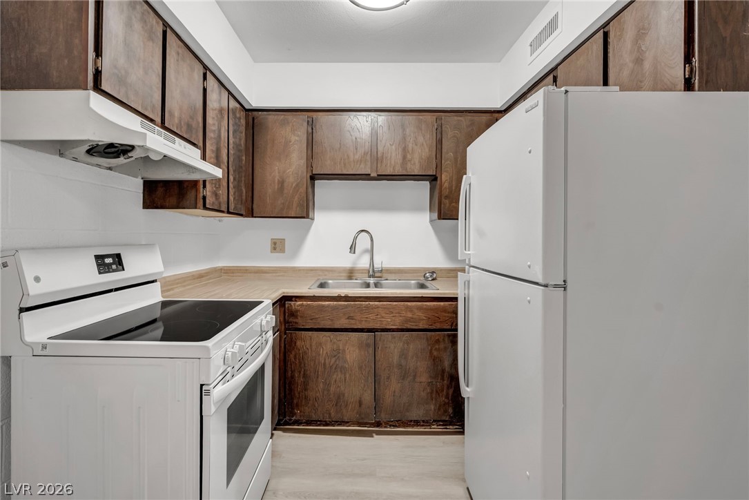605 S Royal Crest Circle 9