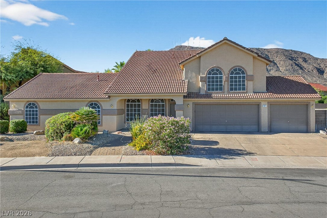301 W Country Club Drive