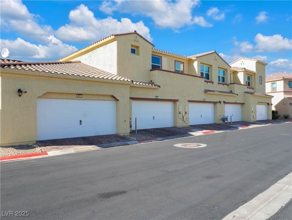 985 Via Lombardi Avenue