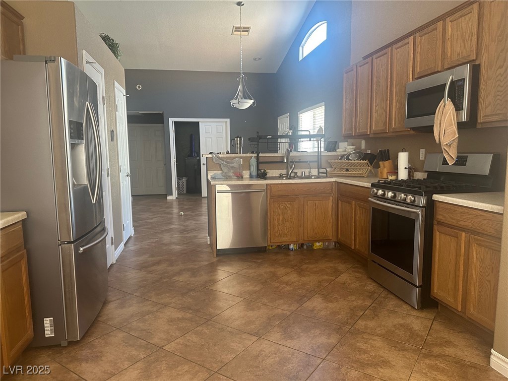 3729 Shimmering Creek Avenue