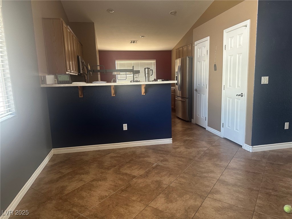 3729 Shimmering Creek Avenue