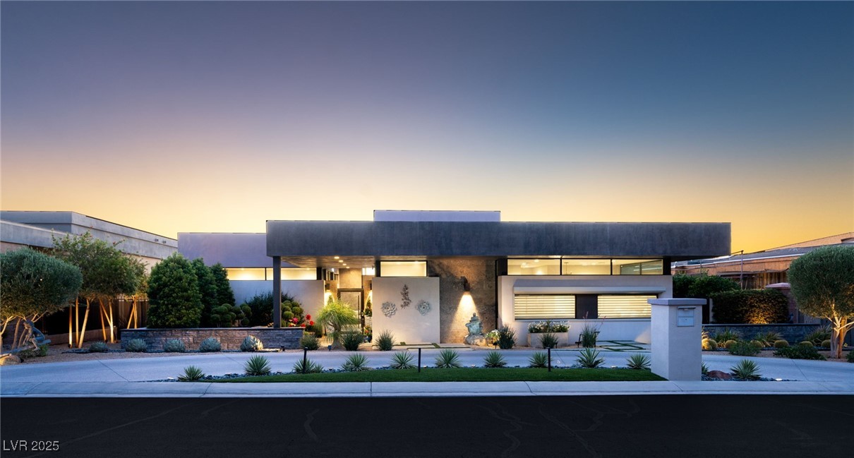 Properties 1 671 SCENIC RIM Drive