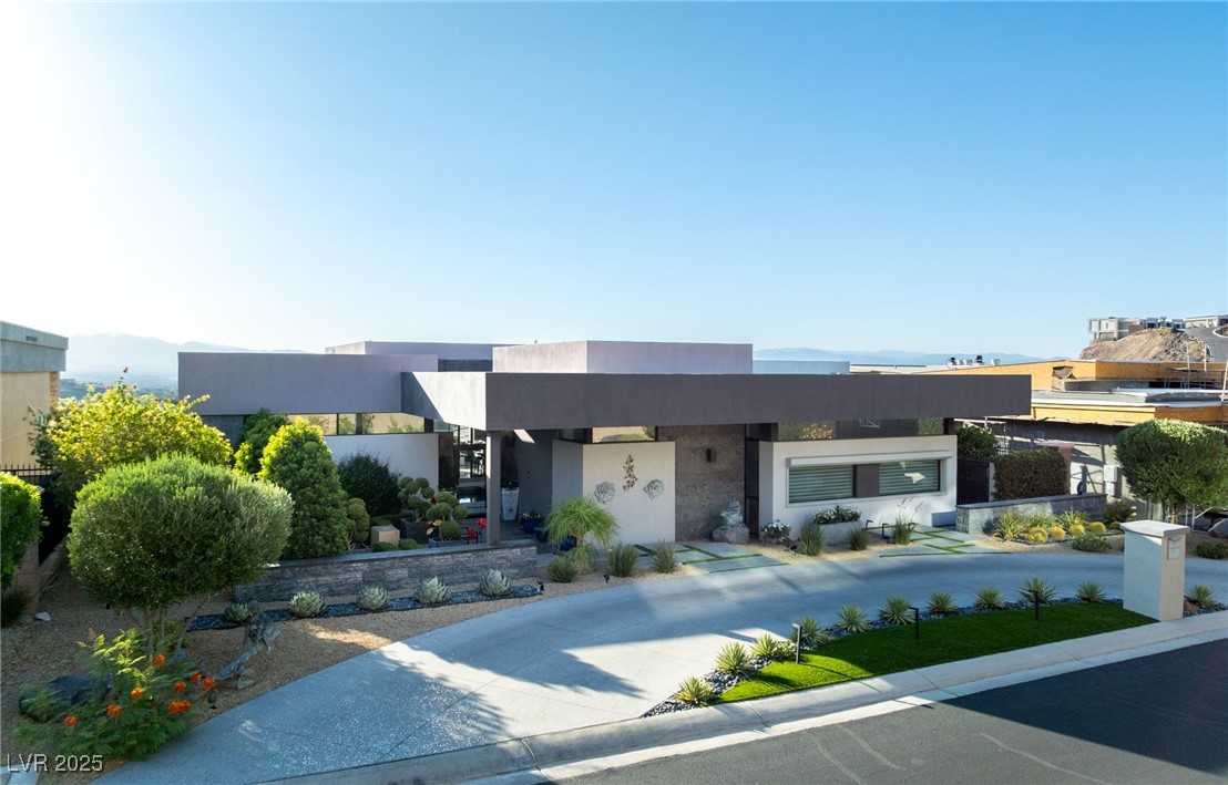 Properties 2 671 SCENIC RIM Drive