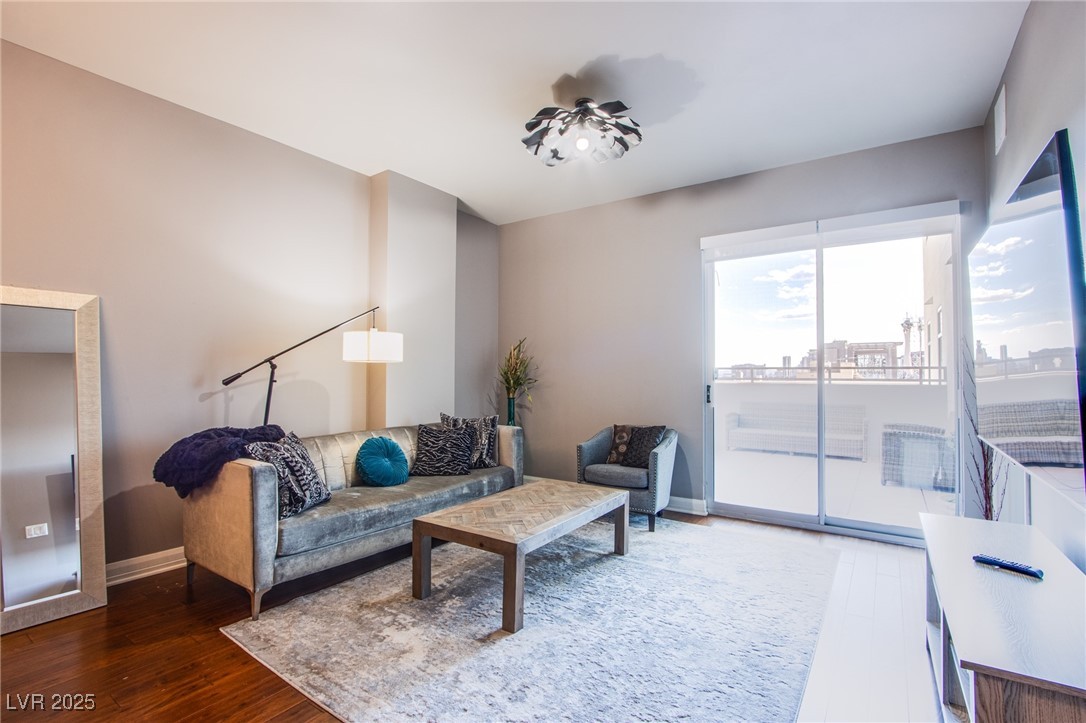 150 Las Vegas Boulevard 807