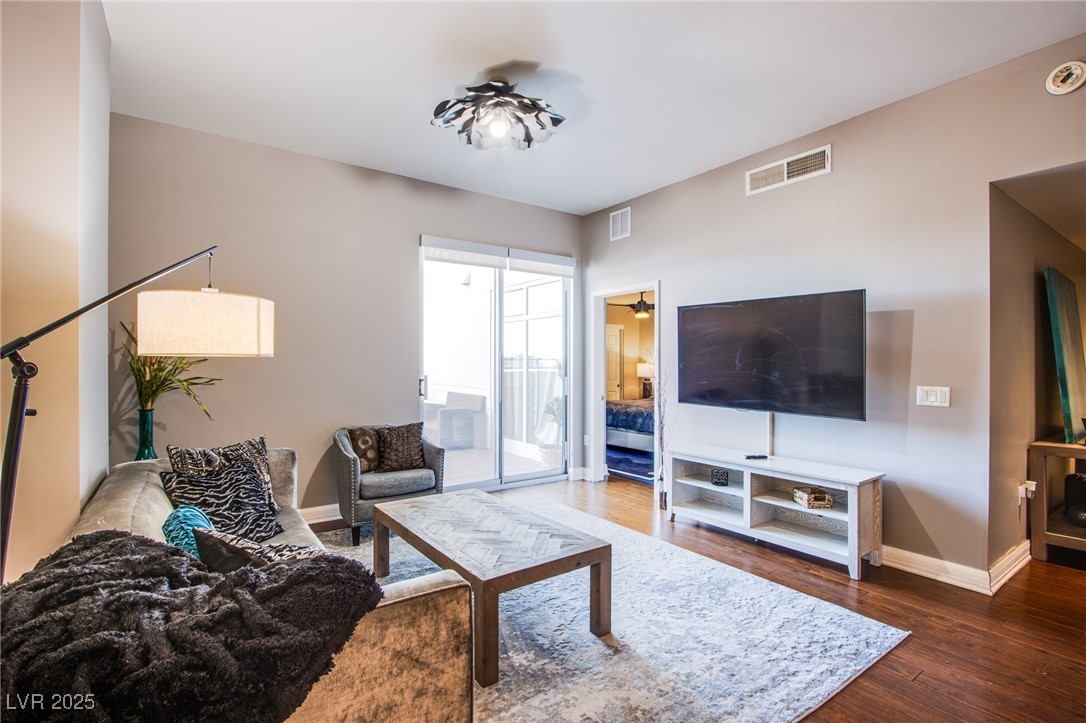 150 Las Vegas Boulevard 807