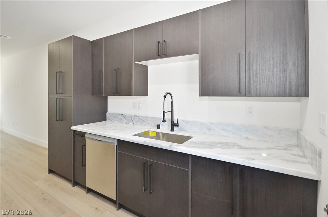 2001 S Dandelion Street 3