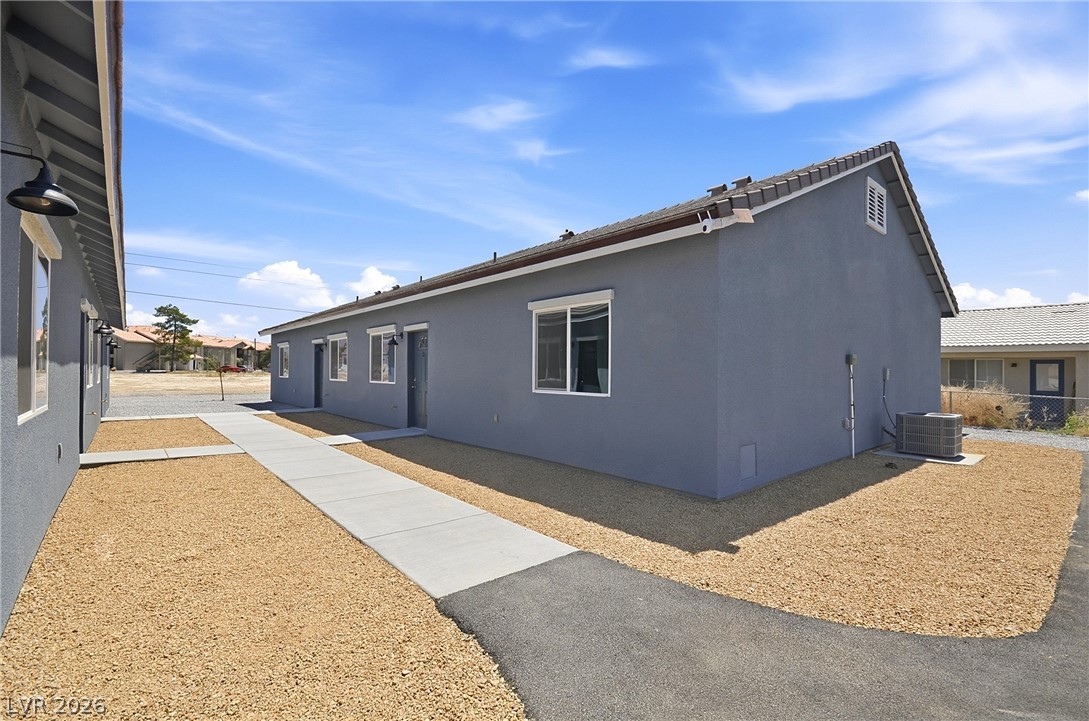 2001 S Dandelion Street 3