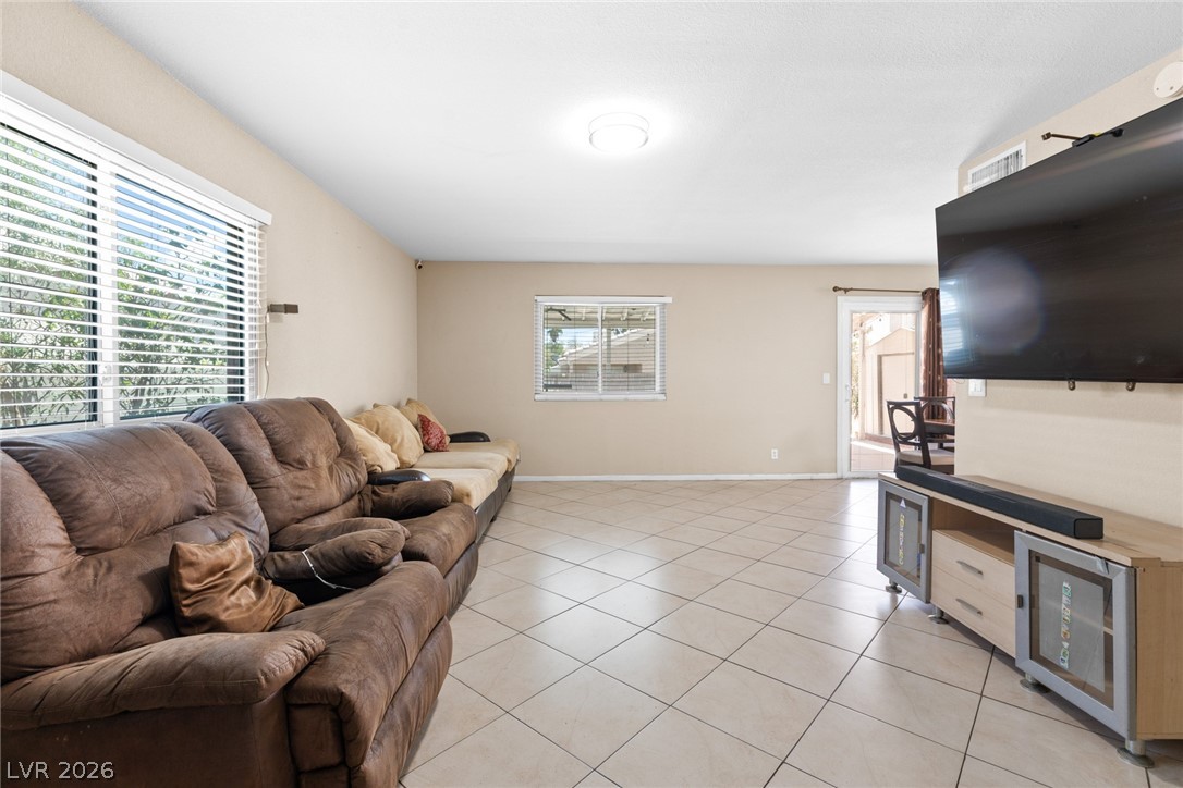 8209 Hydra Lane