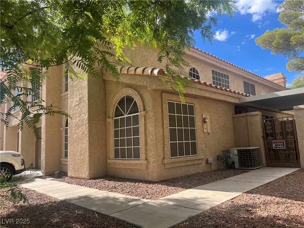 2808 Briar Knoll Drive