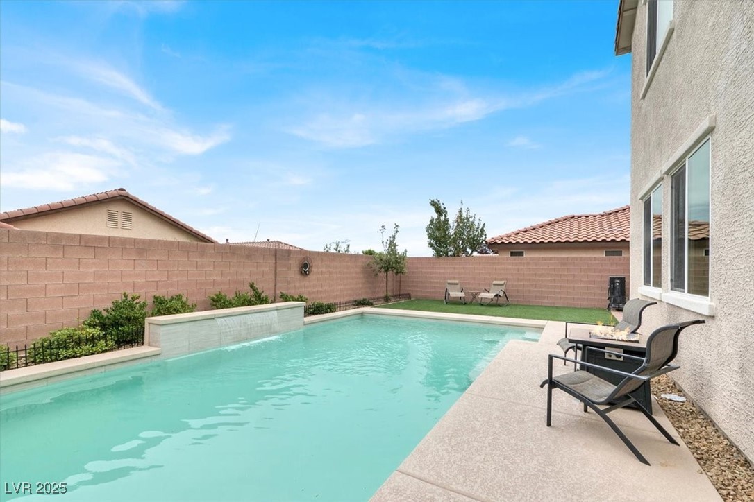 10368 Saddle Mountain Street