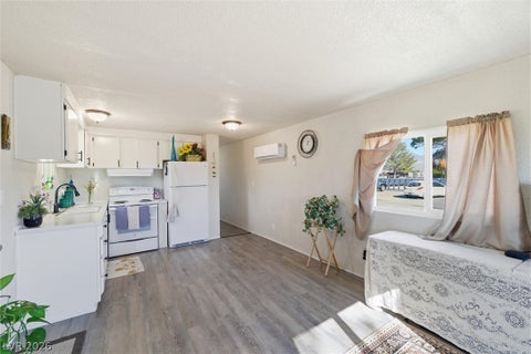 Mobile Home For Sale - 210 W Bonnie Claire Court<br/> Nye County, Pahrump, NV 89048