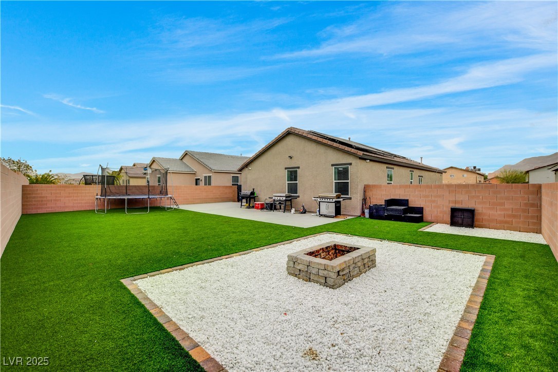 1813 Classic Novel Street