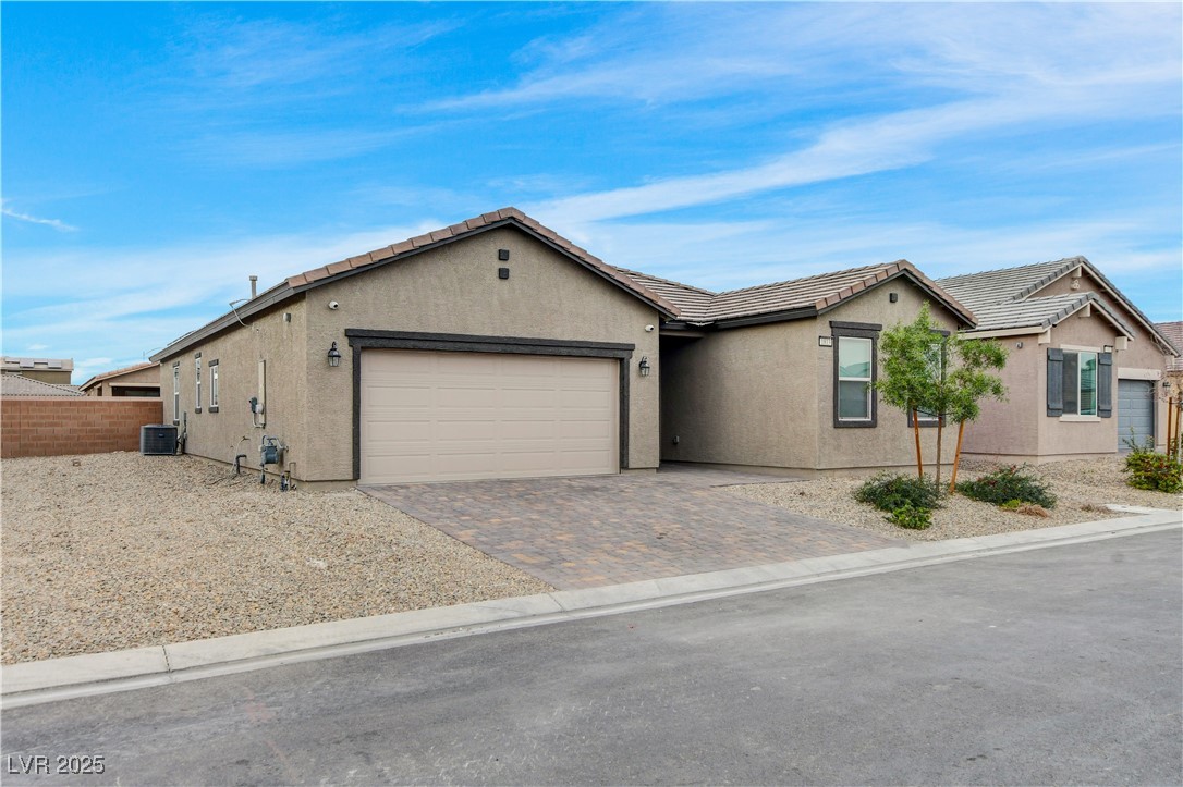 1813 Classic Novel Street