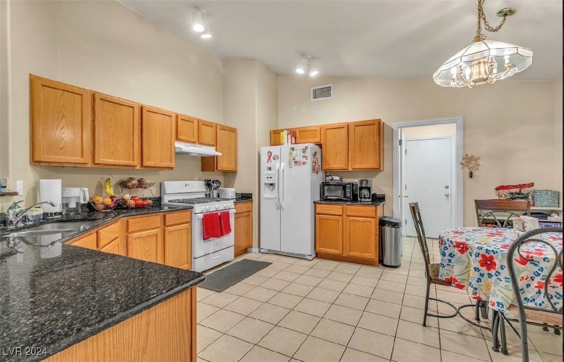 Las Vegas, Nevada 89122, United States, 3 Bedrooms Bedrooms, ,2 BathroomsBathrooms,Residential,Pending,29661
