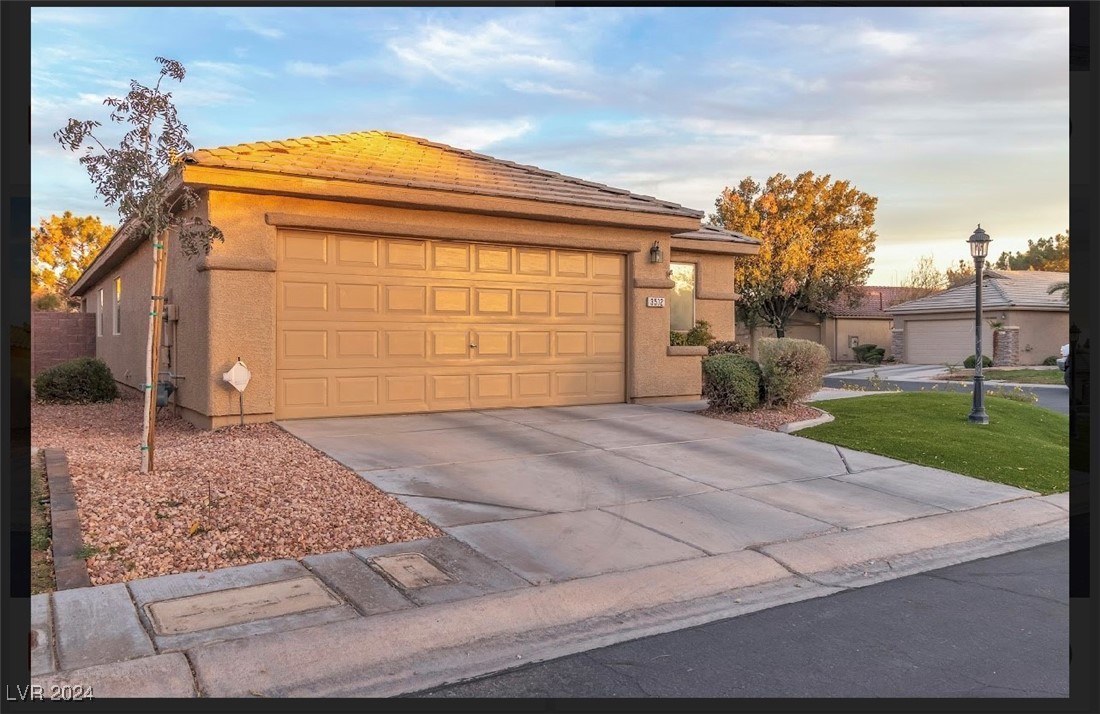 Las Vegas, Nevada 89122, United States, 3 Bedrooms Bedrooms, ,2 BathroomsBathrooms,Residential,Pending,29661
