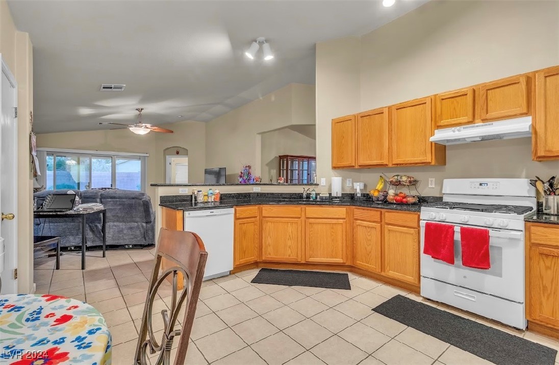 Las Vegas, Nevada 89122, United States, 3 Bedrooms Bedrooms, ,2 BathroomsBathrooms,Residential,Pending,29661