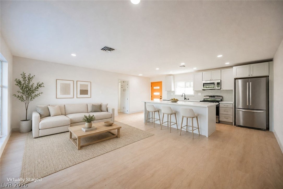 906 Baker Avenue