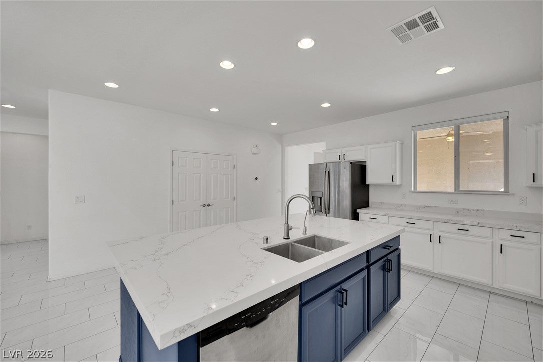 7129 Flora Lam Street