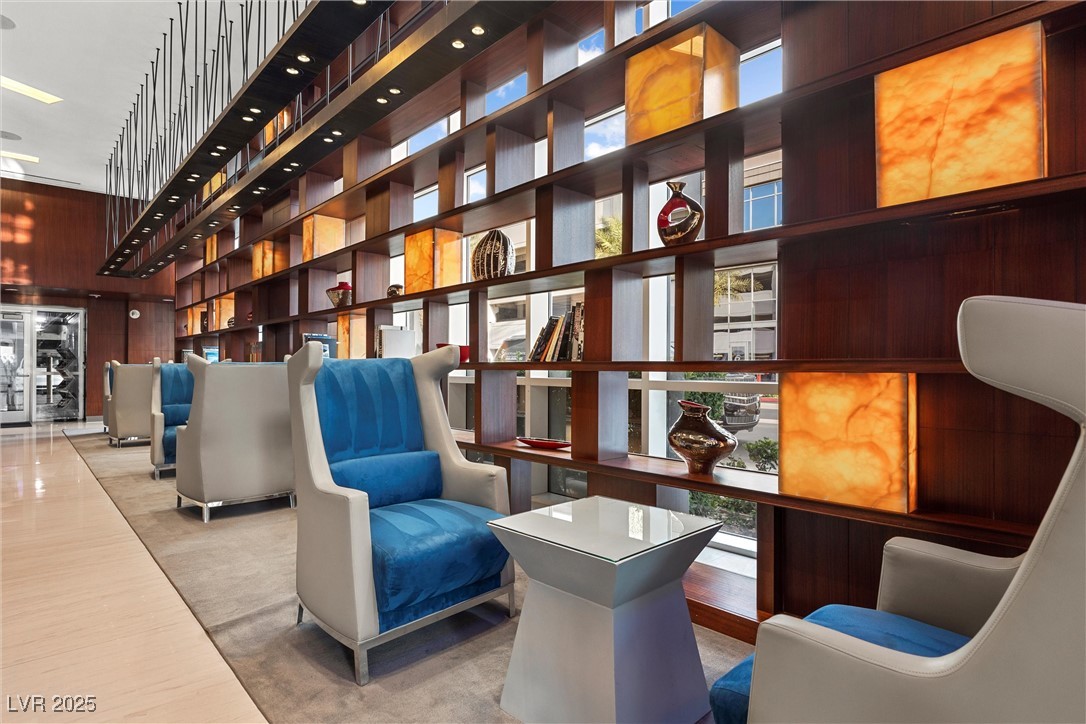 4525 DEAN MARTIN Drive 2605