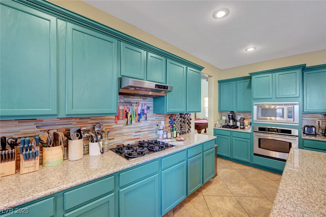 Henderson, Nevada 89015, United States, 5 Bedrooms Bedrooms, ,4 BathroomsBathrooms,Residential,Active,112757