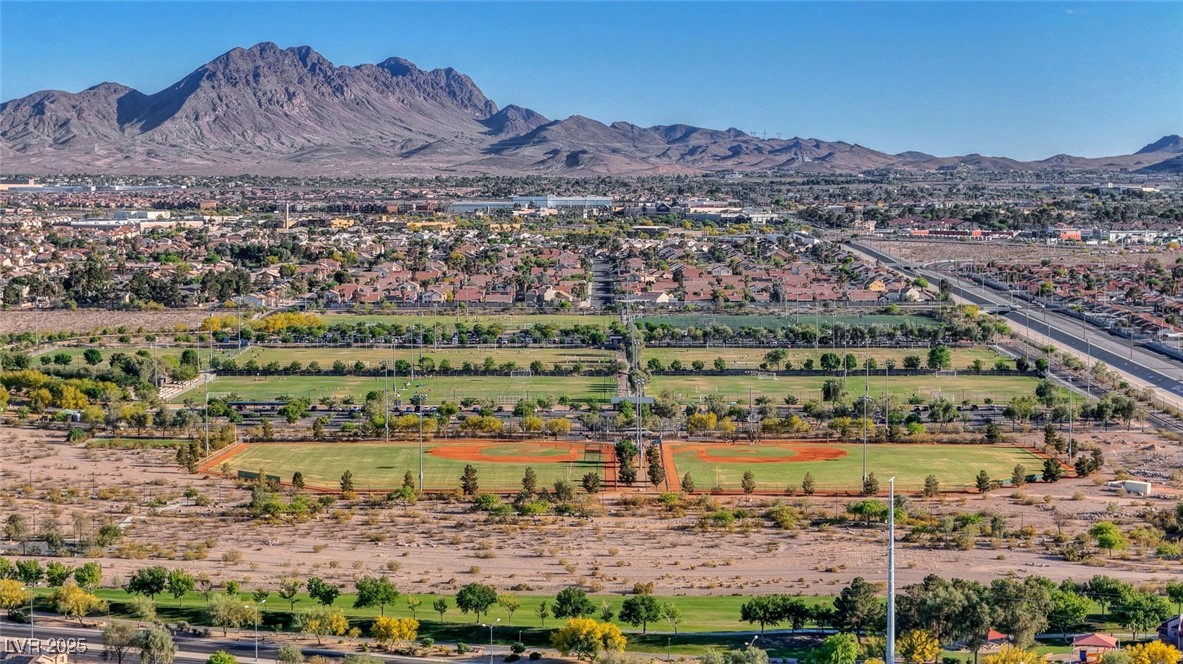 Henderson, Nevada 89015, United States, 5 Bedrooms Bedrooms, ,4 BathroomsBathrooms,Residential,Active,112757