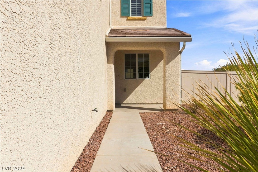 2664 Iris Point Way
