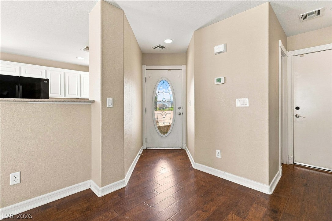 2664 Iris Point Way
