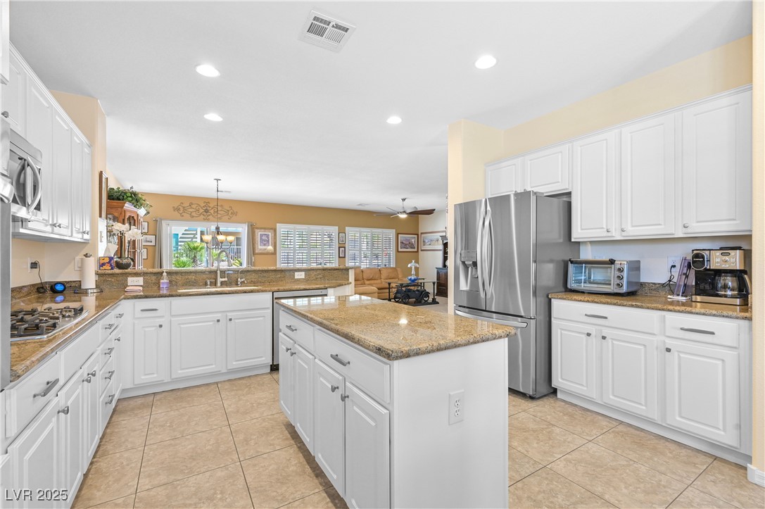 Henderson, Nevada 89044, United States, 2 Bedrooms Bedrooms, ,2 BathroomsBathrooms,Residential,Active,135989