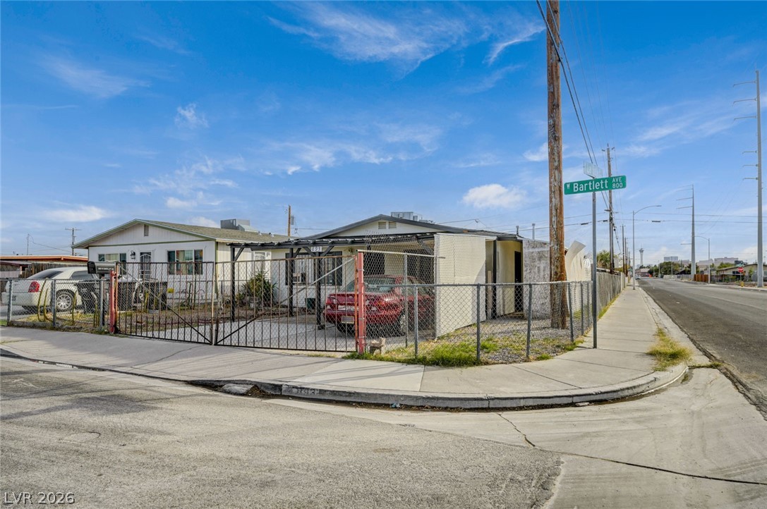 893 W Bartlett Avenue