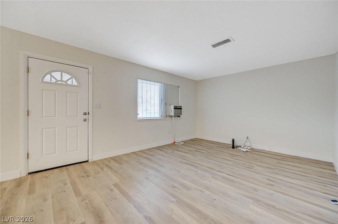 893 W Bartlett Avenue