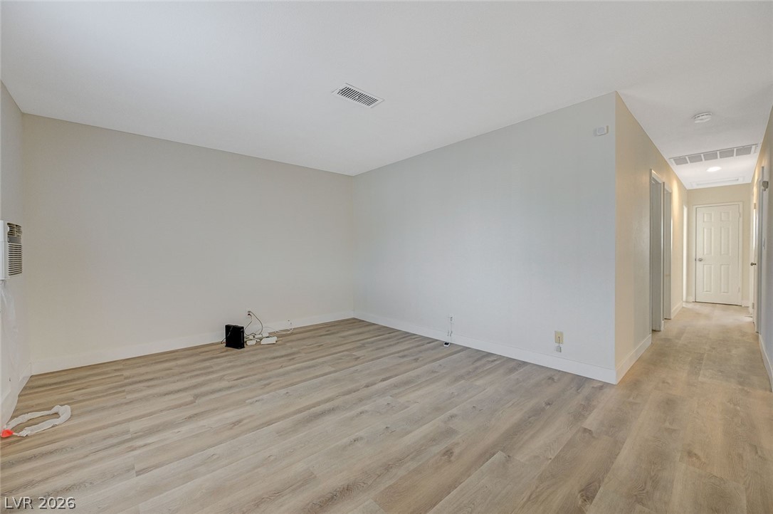 893 W Bartlett Avenue