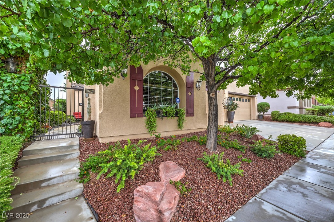 10425 BURENSBURG Avenue