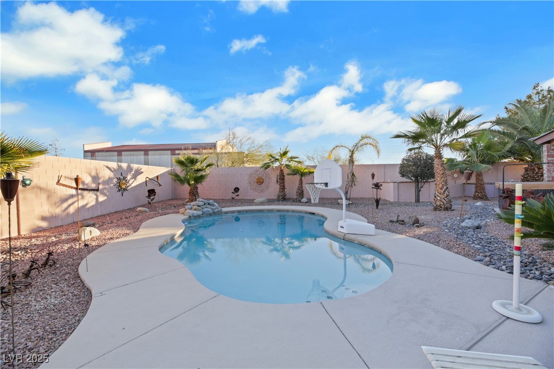 Las Vegas, Nevada 89123, United States, 4 Bedrooms Bedrooms, ,2 BathroomsBathrooms,Residential,Pending,20998