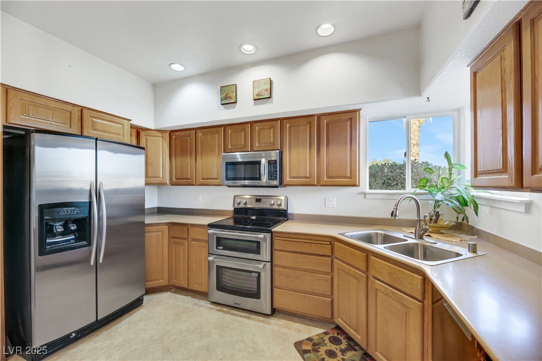 Las Vegas, Nevada 89123, United States, 4 Bedrooms Bedrooms, ,2 BathroomsBathrooms,Residential,Pending,20998