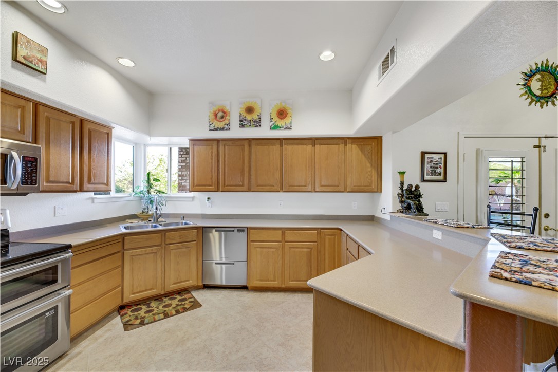 Las Vegas, Nevada 89123, United States, 4 Bedrooms Bedrooms, ,2 BathroomsBathrooms,Residential,Pending,20998