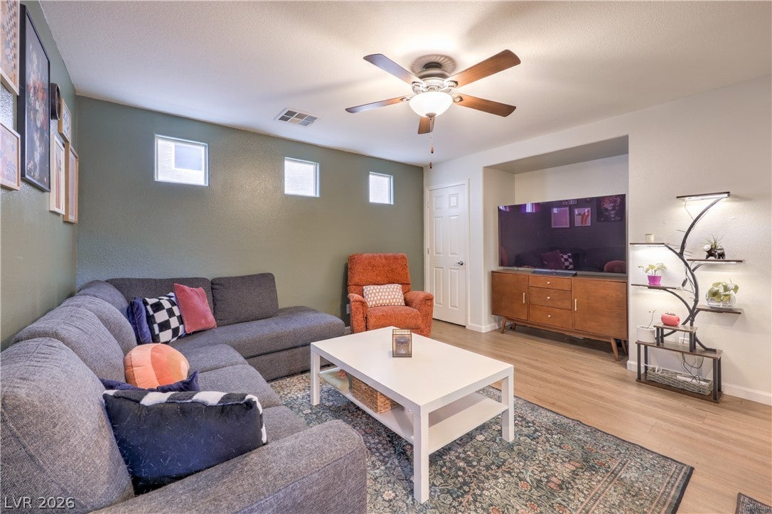 9112 Alluring Avenue